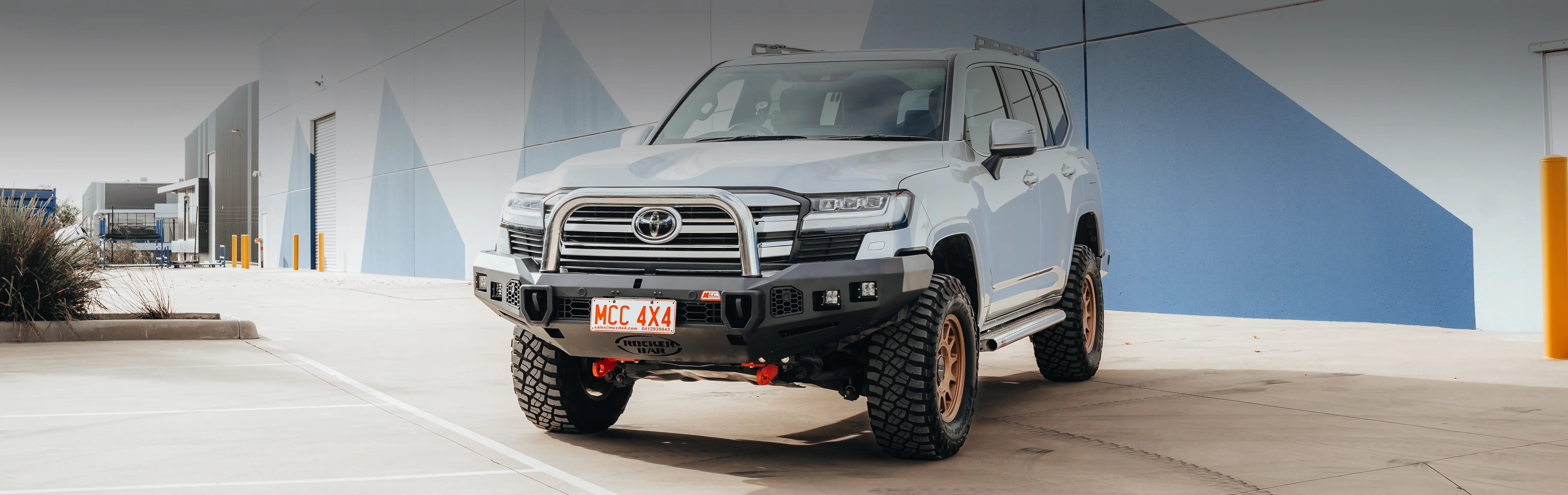 2022-OnLandCruiser300Series mobile banner