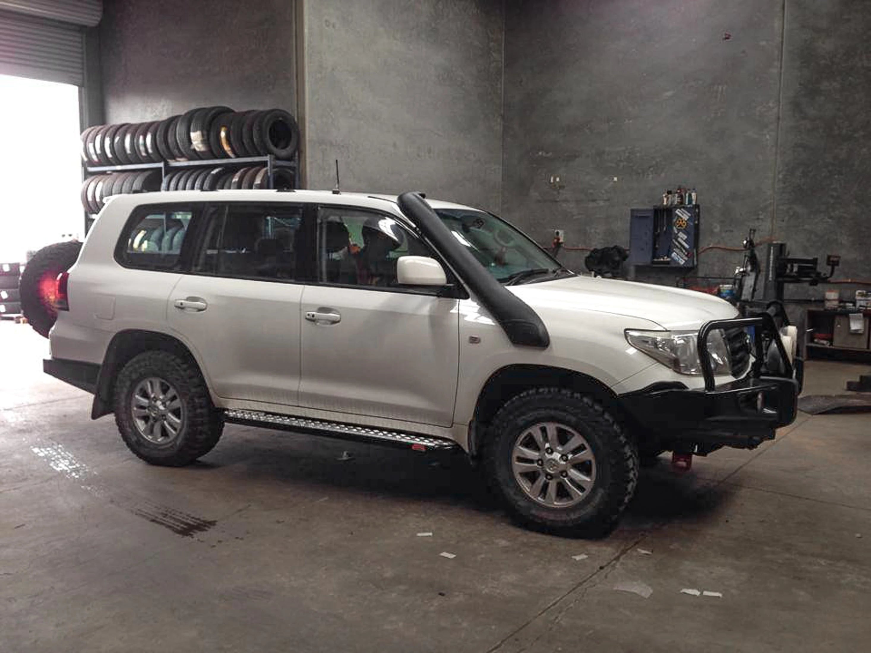 Land Cruiser 200 Series Prefacelift 2007-On 030-09SBS All Sand Black Side Step Package - SKU MCC-01008-309SBS