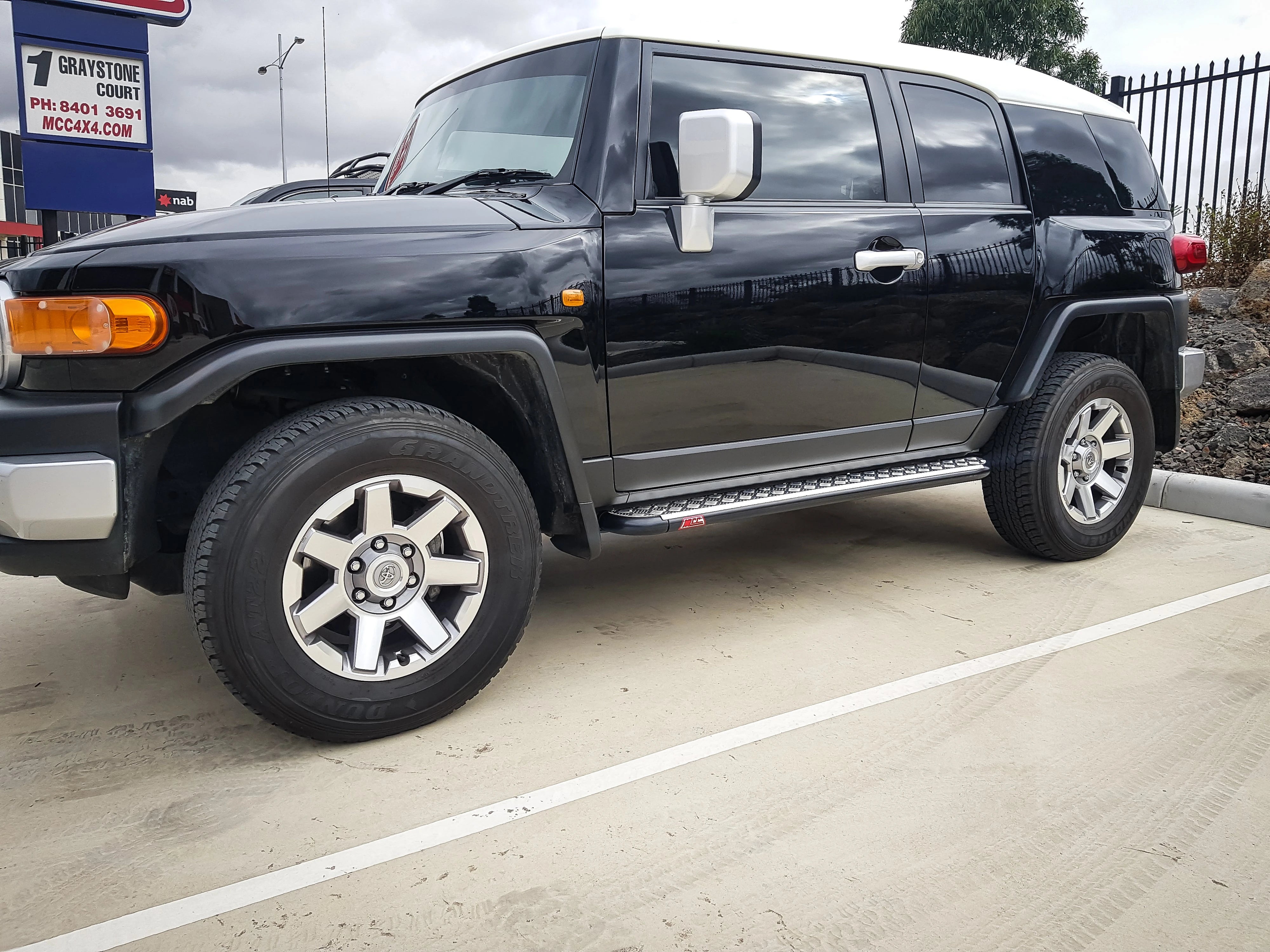 FJ Cruiser XJ10 2006-On 030-09SBS All Sand Black Side Step Package - SKU MCC-01012-309SBS