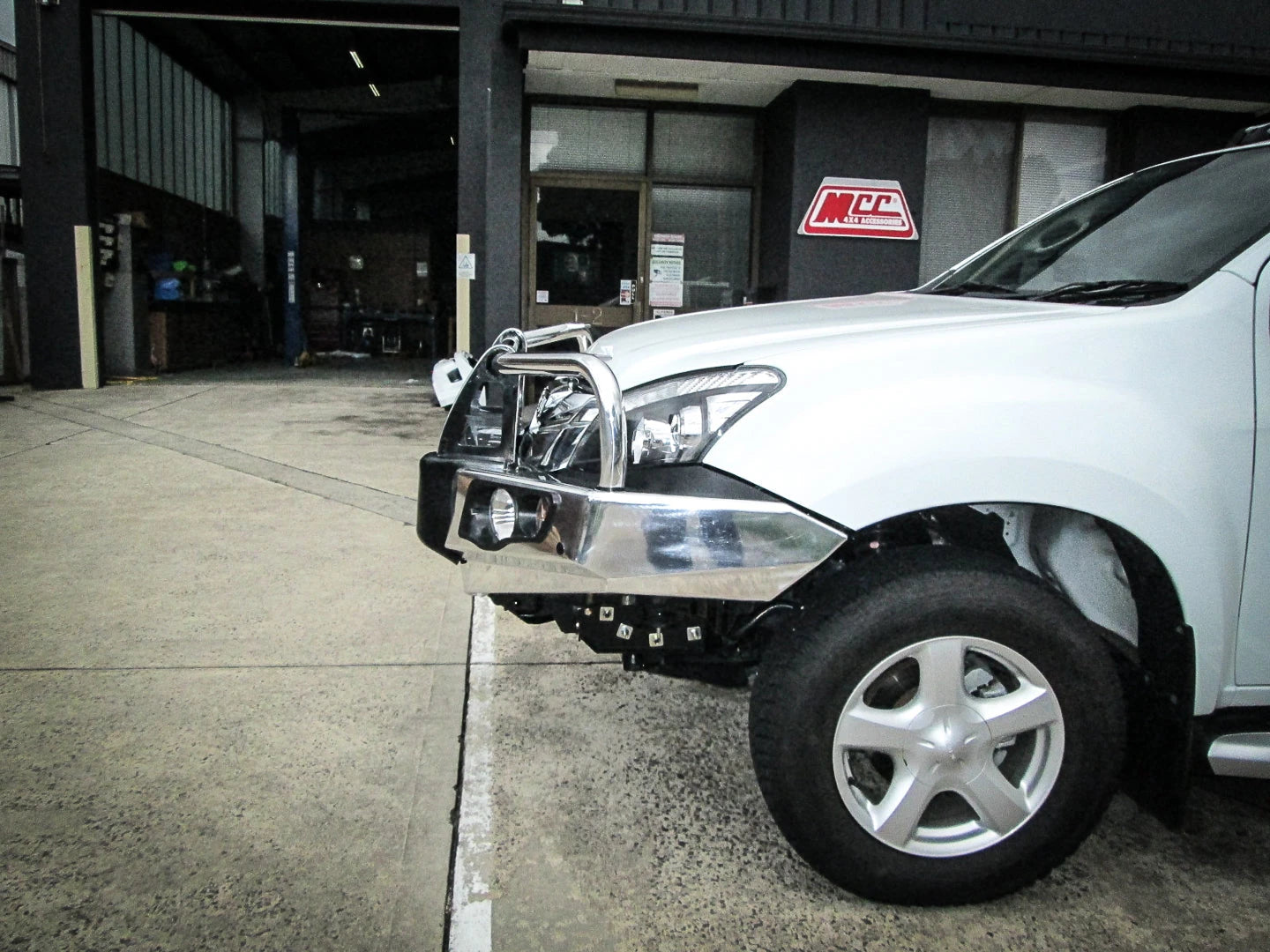 Dmax RT 2012-2016 707-02A Alloy Falcon Bull Bar A-Frame Package (No Foglight) - SKU MCC-08002-702AW