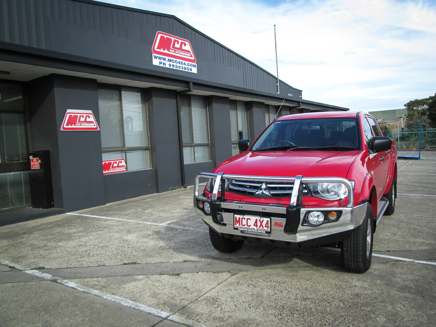 Triton ML,MN 2006-2015 707-02A Alloy Falcon Bull Bar A-Frame Package (LED Foglight) - SKU MCC-02002-702AWFOGUP