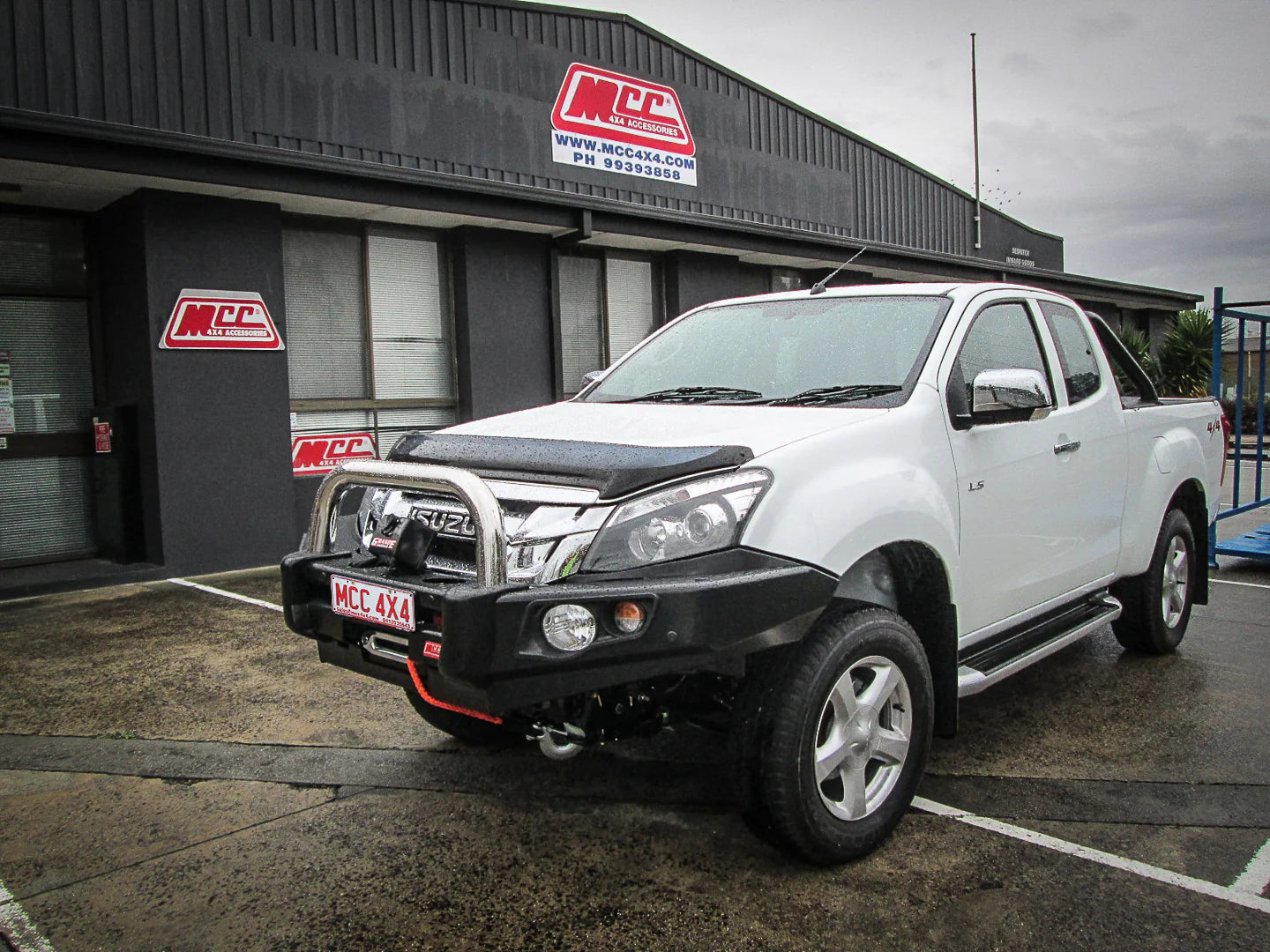 Dmax RT 2012-2016 707-01 Falcon Bull Bar Single Stainless Loops Package (LED Foglight) - SKU MCC-05002-701SSLFOGUP