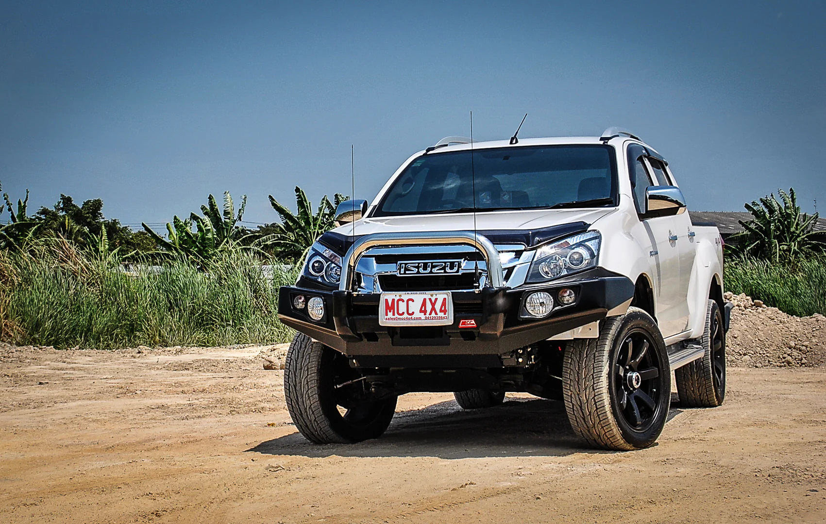 Dmax RT 2012-2016 707-01 Falcon Bull Bar Single Stainless Loops Package (LED Foglight) - SKU MCC-05002-701SSLFOGUP