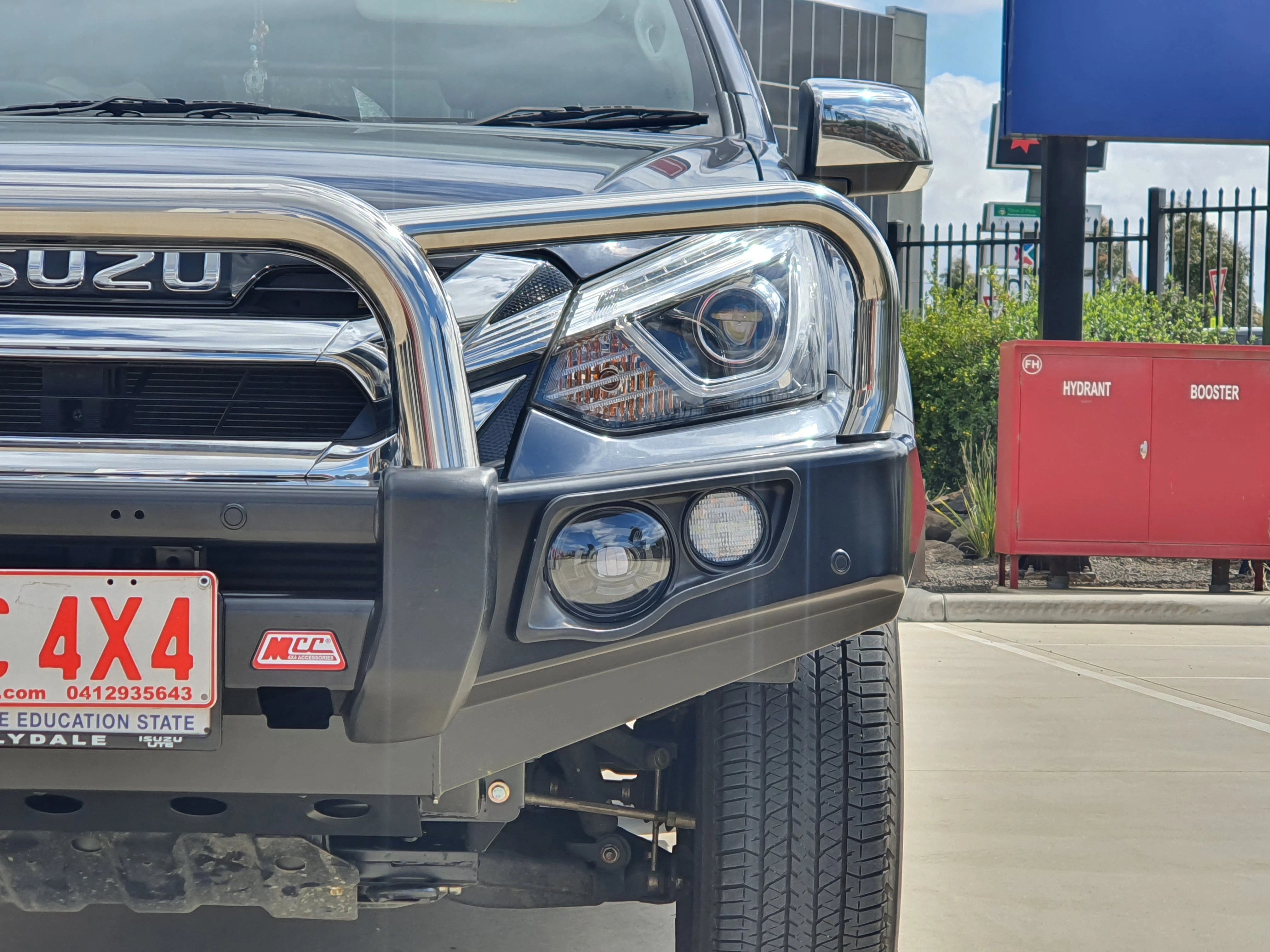 Dmax facelift 2017-2020 707-01 Falcon Bull Bar Triple Stainless Loop Package (No Foglight) - SKU MCC-08005-701UP