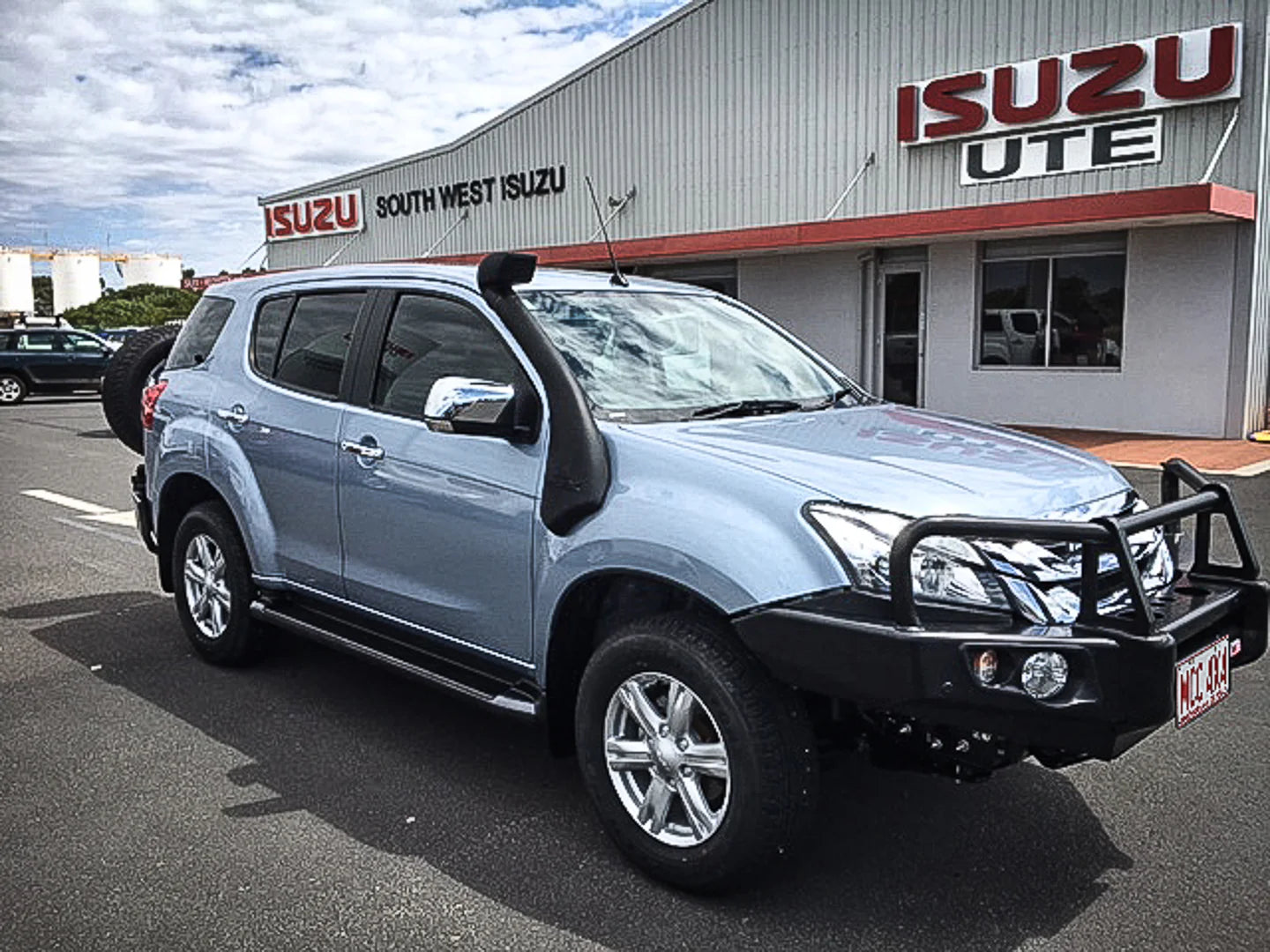 MUX RF 2013-2016 707-02 Falcon Bull Bar Black A-Frame Package (LED Foglight) - SKU MCC-08003-702FOGUP