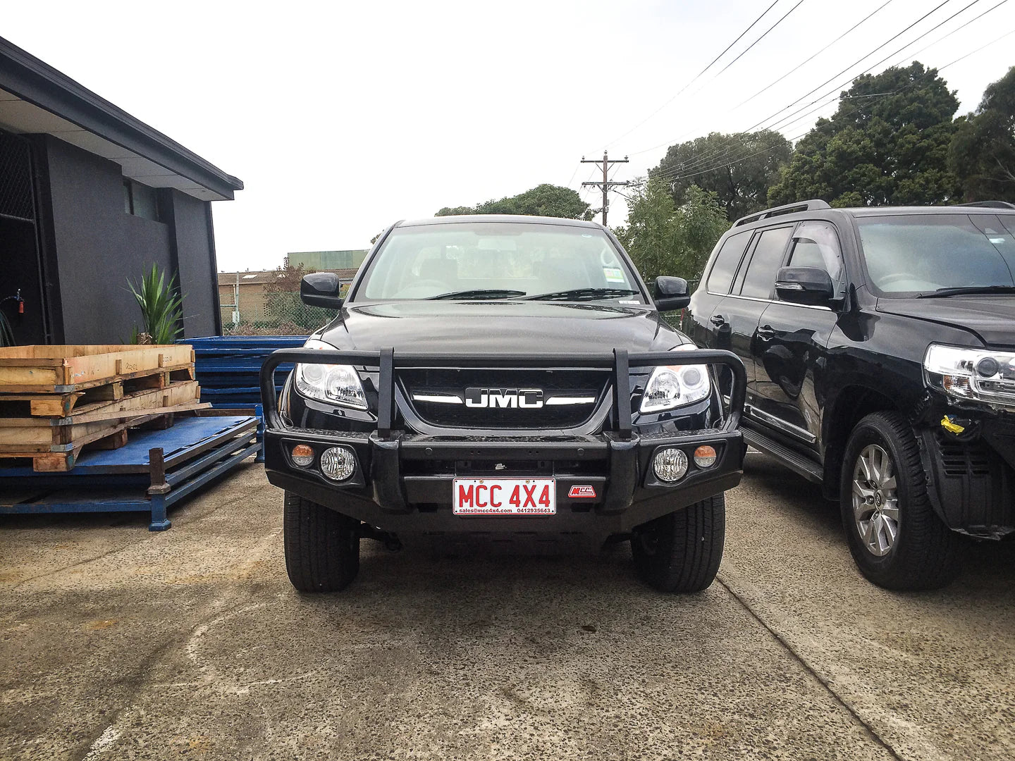 JMC Vigus 2015-On 707-02 Falcon Bull Bar Black A-Frame Package (LED Foglight) - SKU MCC-13001-702FOGUP