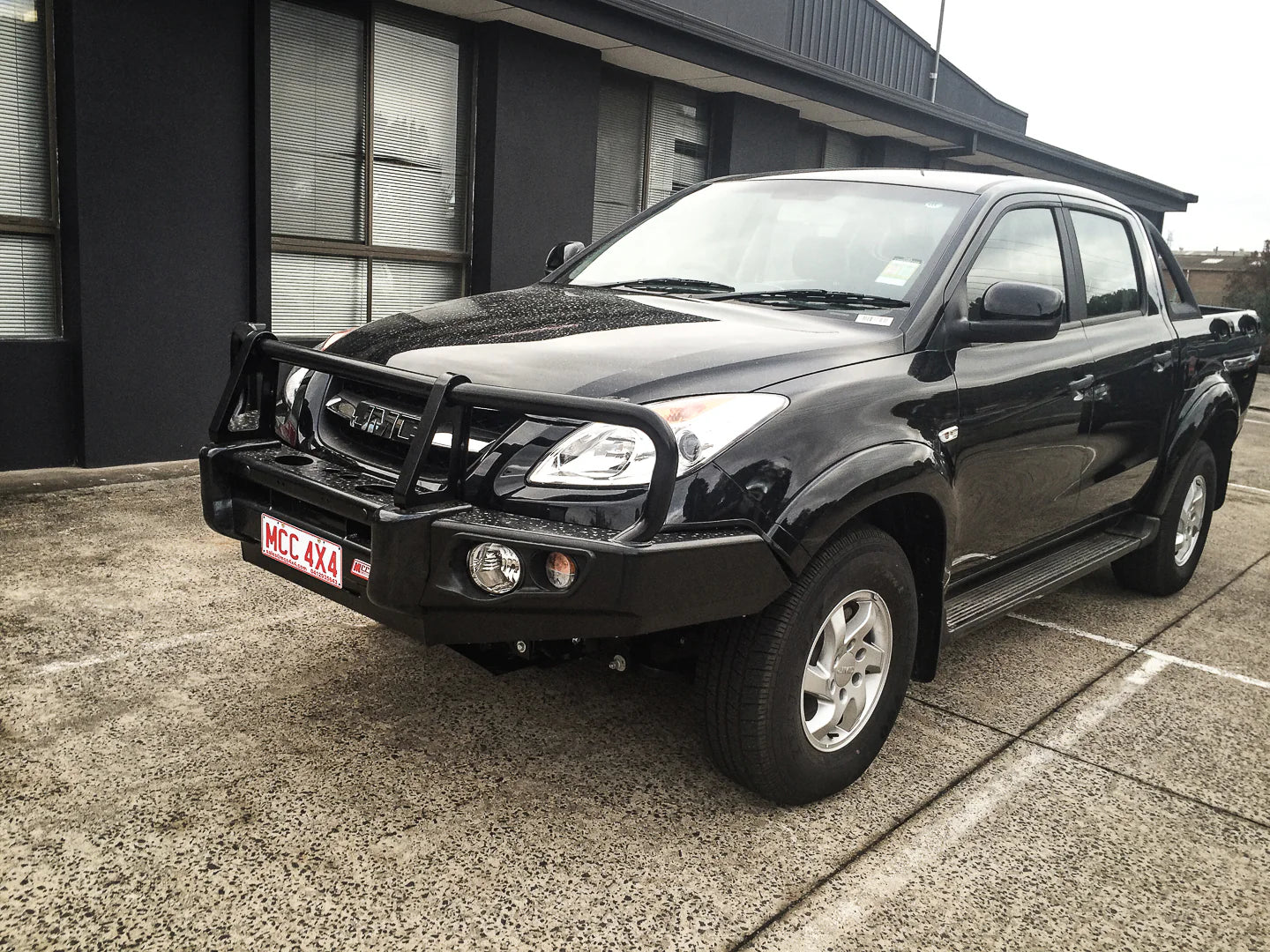 JMC Vigus 2015-On 707-02 Falcon Bull Bar Black A-Frame Package (LED Foglight) - SKU MCC-13001-702FOGUP