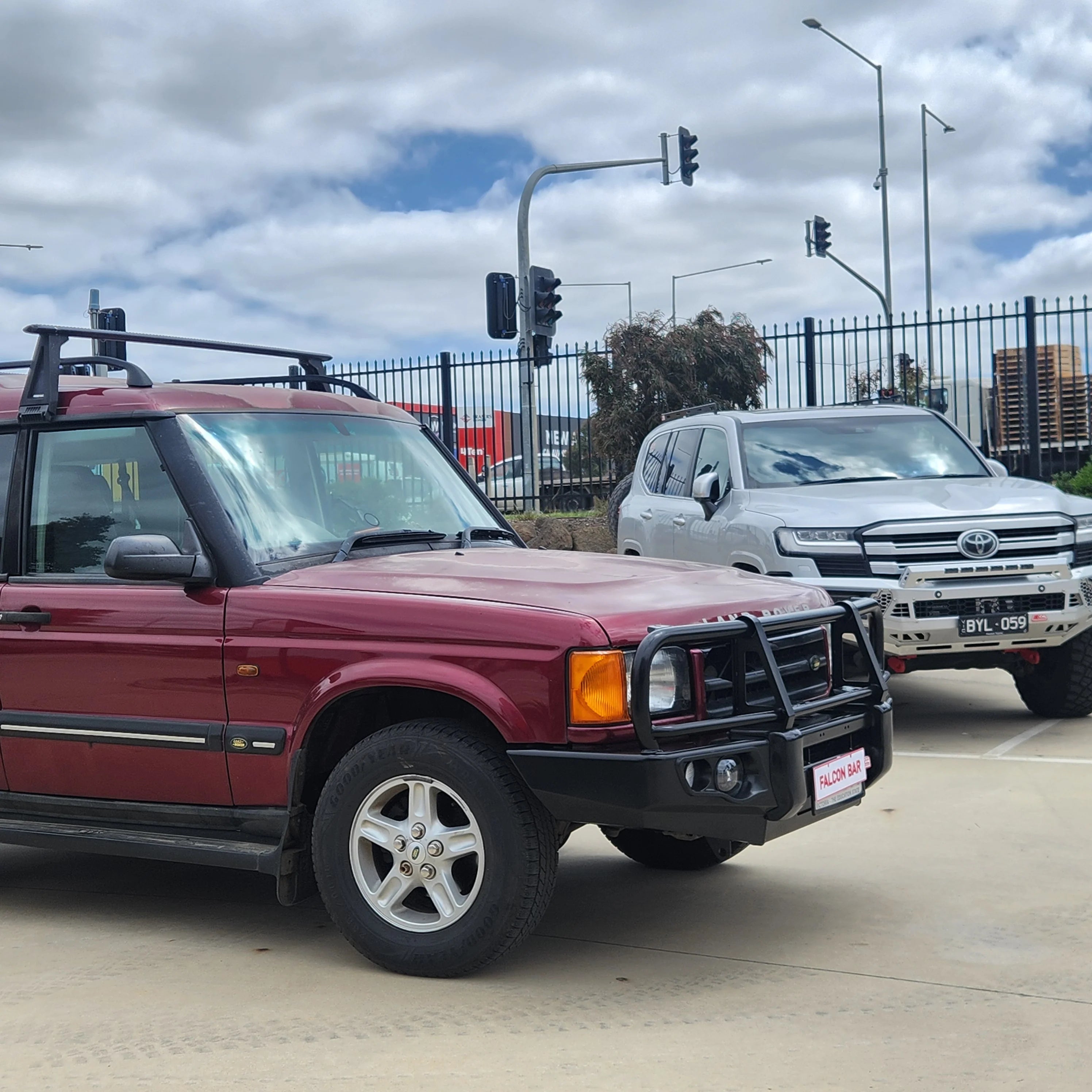 Discovery l,ll 1989-2004 707-02 Falcon Bull Bar Black A-Frame Package (LED Foglight) - SKU MCC-09001-702FOGUP