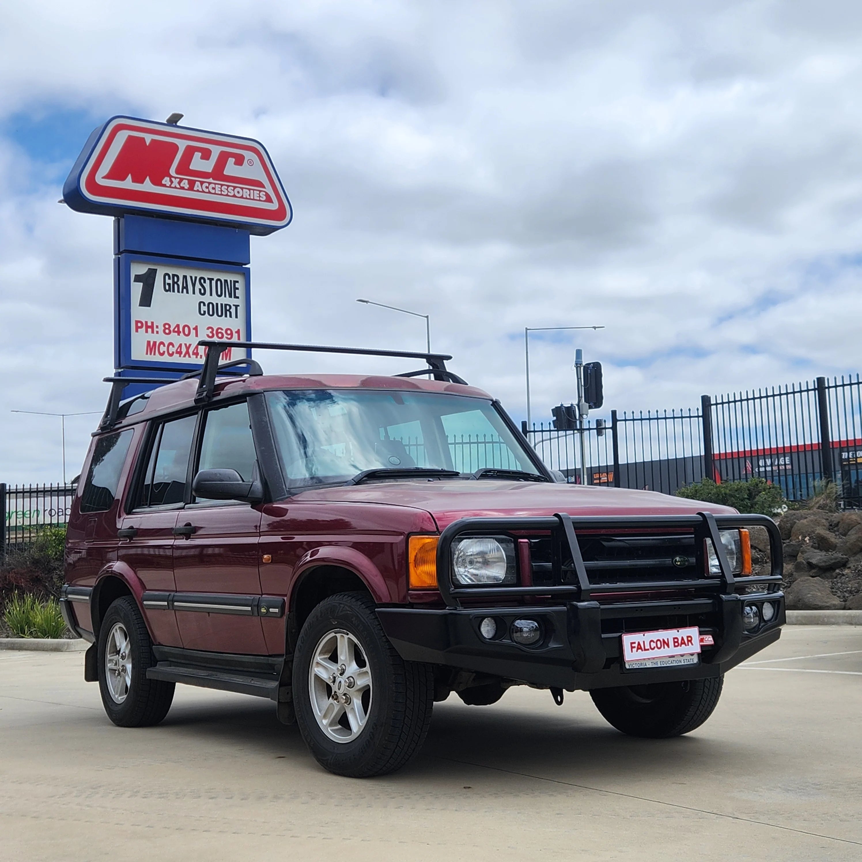 Discovery l,ll 1989-2004 707-02 Falcon Bull Bar Black A-Frame Package (LED Foglight) - SKU MCC-09001-702FOGUP