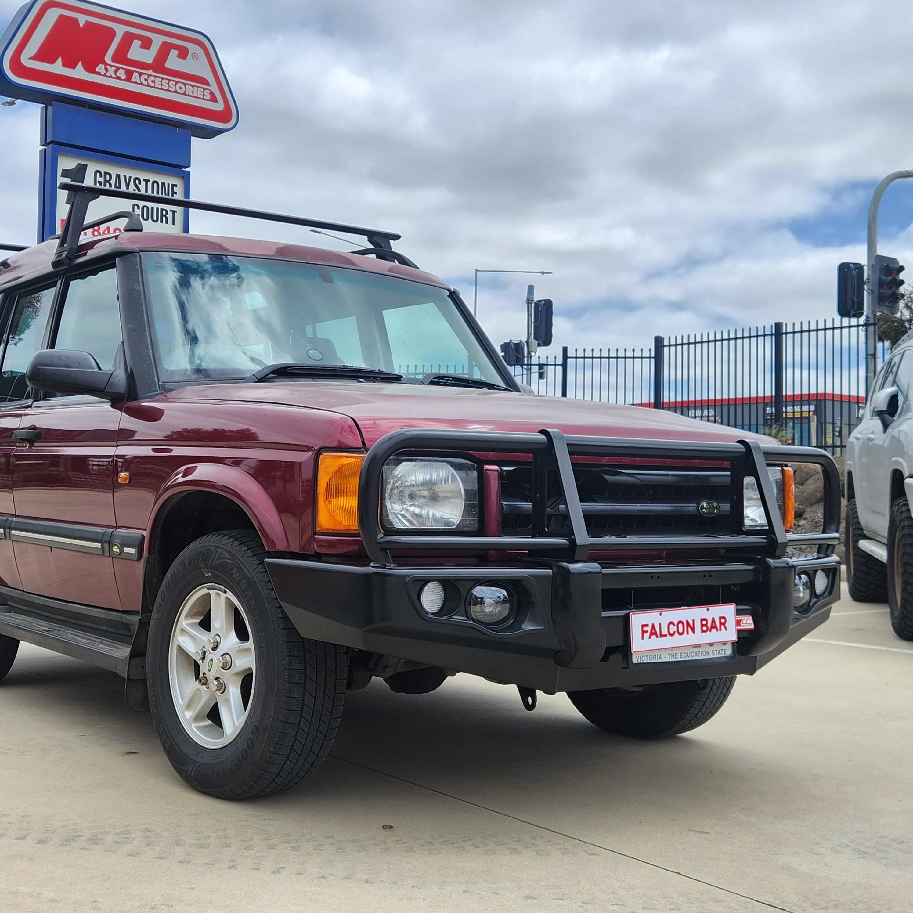 Discovery l,ll 1989-2004 707-02 Falcon Bull Bar Black A-Frame Package (LED Foglight) - SKU MCC-09001-702FOGUP