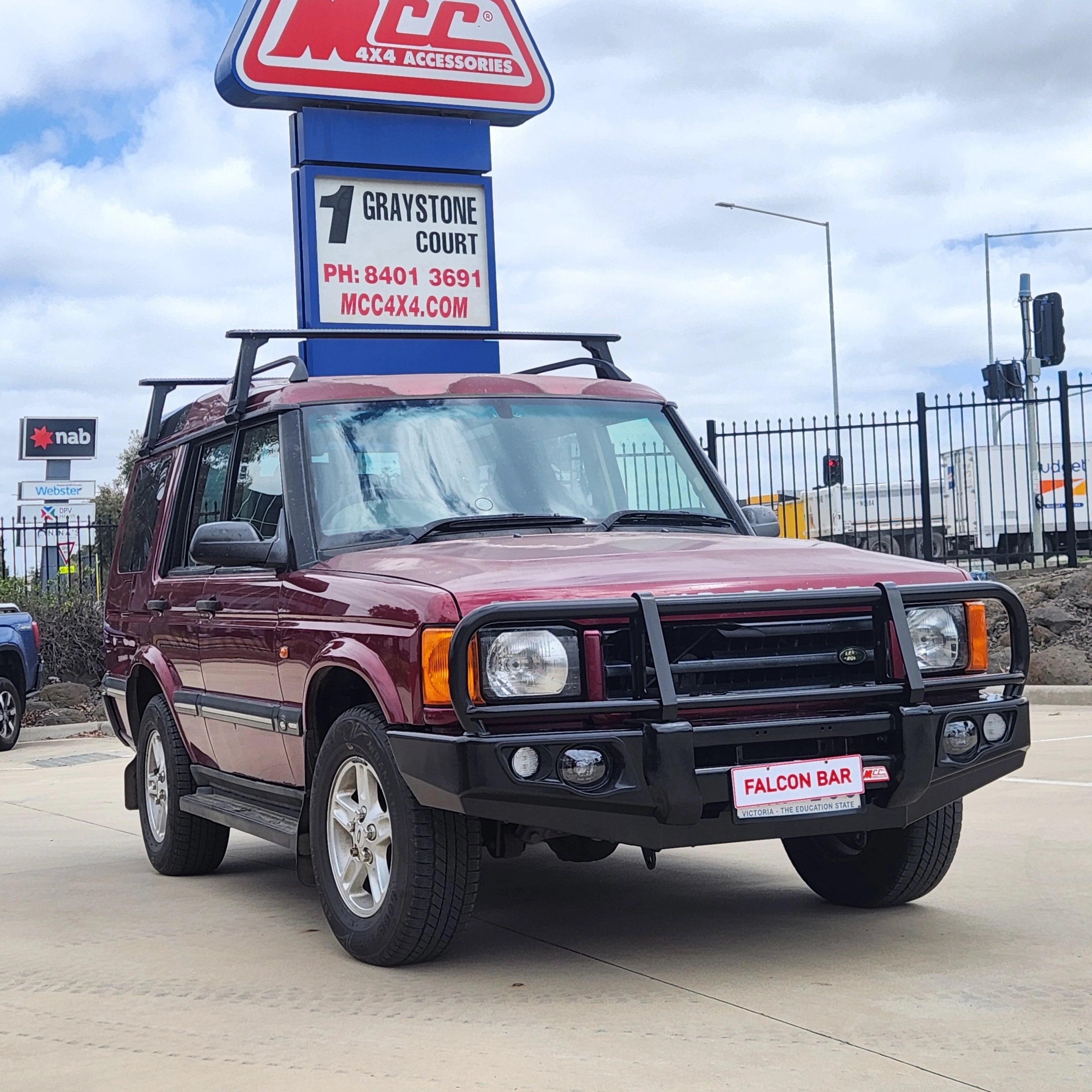 Discovery l,ll 1989-2004 707-02 Falcon Bull Bar Black A-Frame Package (No Foglight) - SKU MCC-09001-702UP