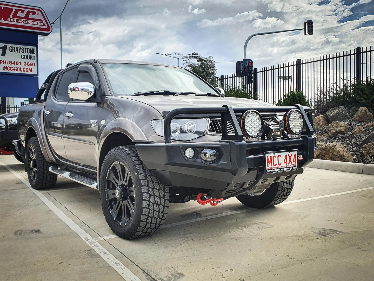 Triton ML,MN 2006-2015 707-02 Falcon Bull Bar A-Frame Package (No Foglight) - SKU MCC-02002-702UP