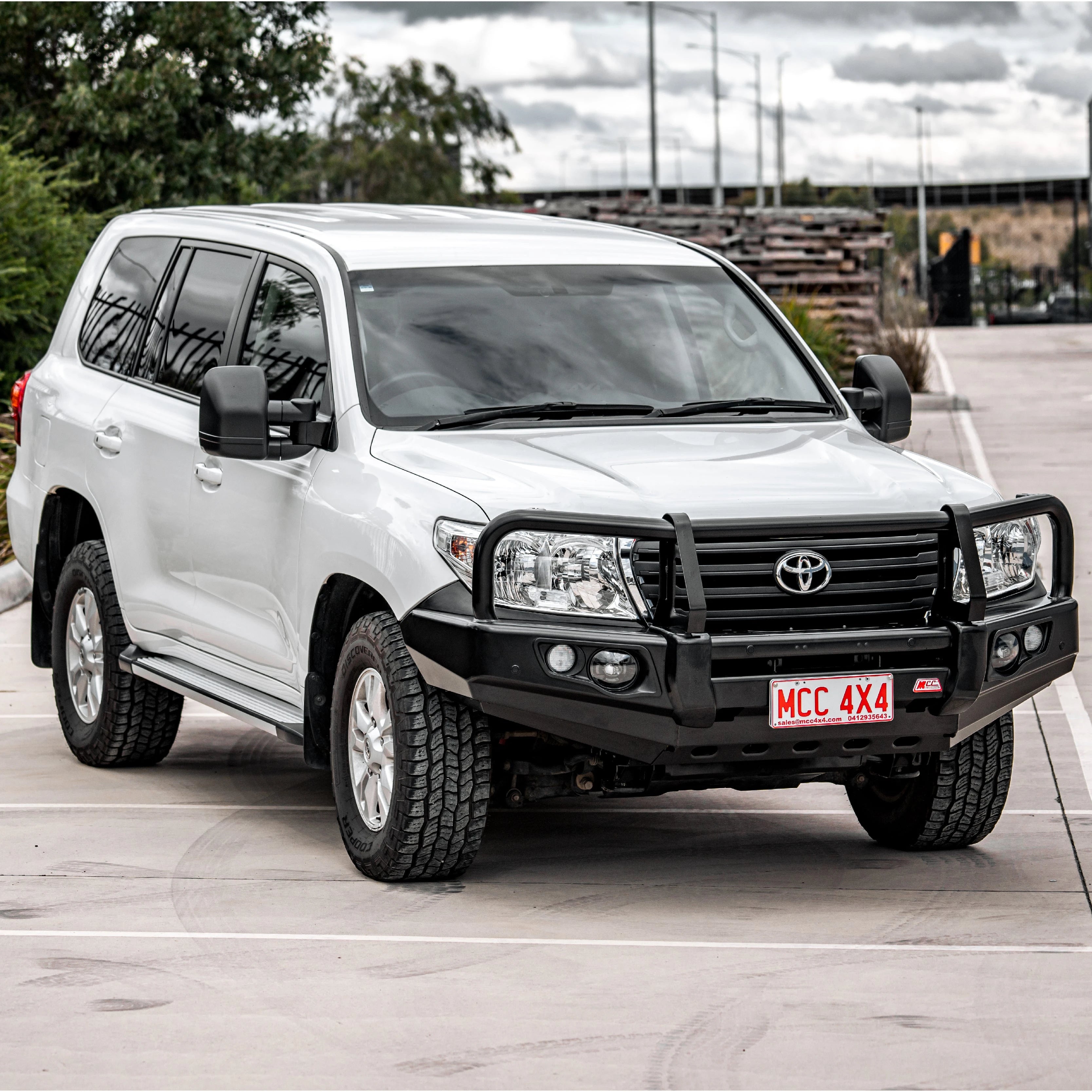 Land Cruiser 200 Series Prefacelift 707-02 Falcon Bull Bar Black A-Frame Package (No Foglight) - SKU MCC-01008-702UP