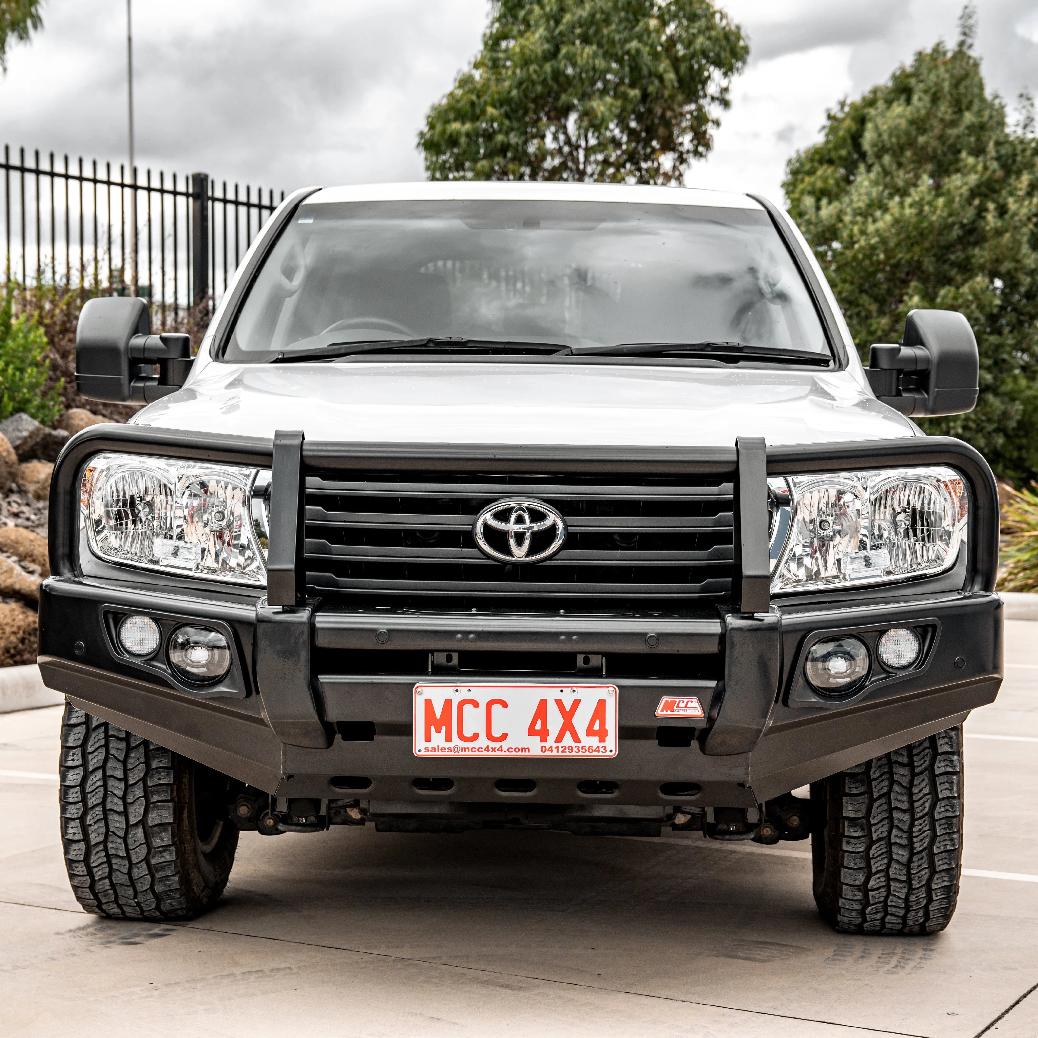 Land Cruiser 200 Series Prefacelift 707-02 Falcon Bull Bar Black A-Frame Package (No Foglight) - SKU MCC-01008-702UP
