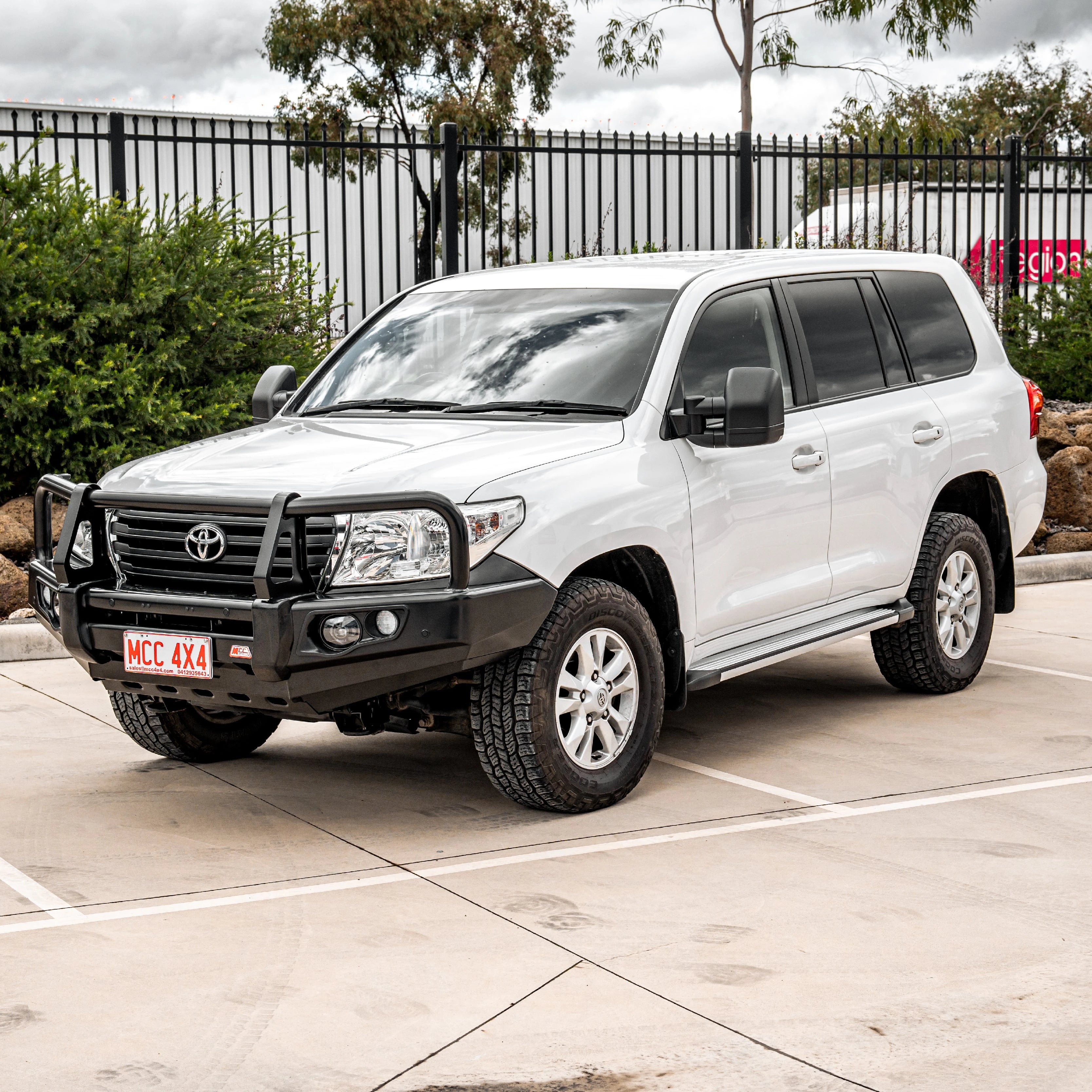 Land Cruiser 200 Series Prefacelift 707-02 Falcon Bull Bar Black A-Frame Package (No Foglight) - SKU MCC-01008-702UP