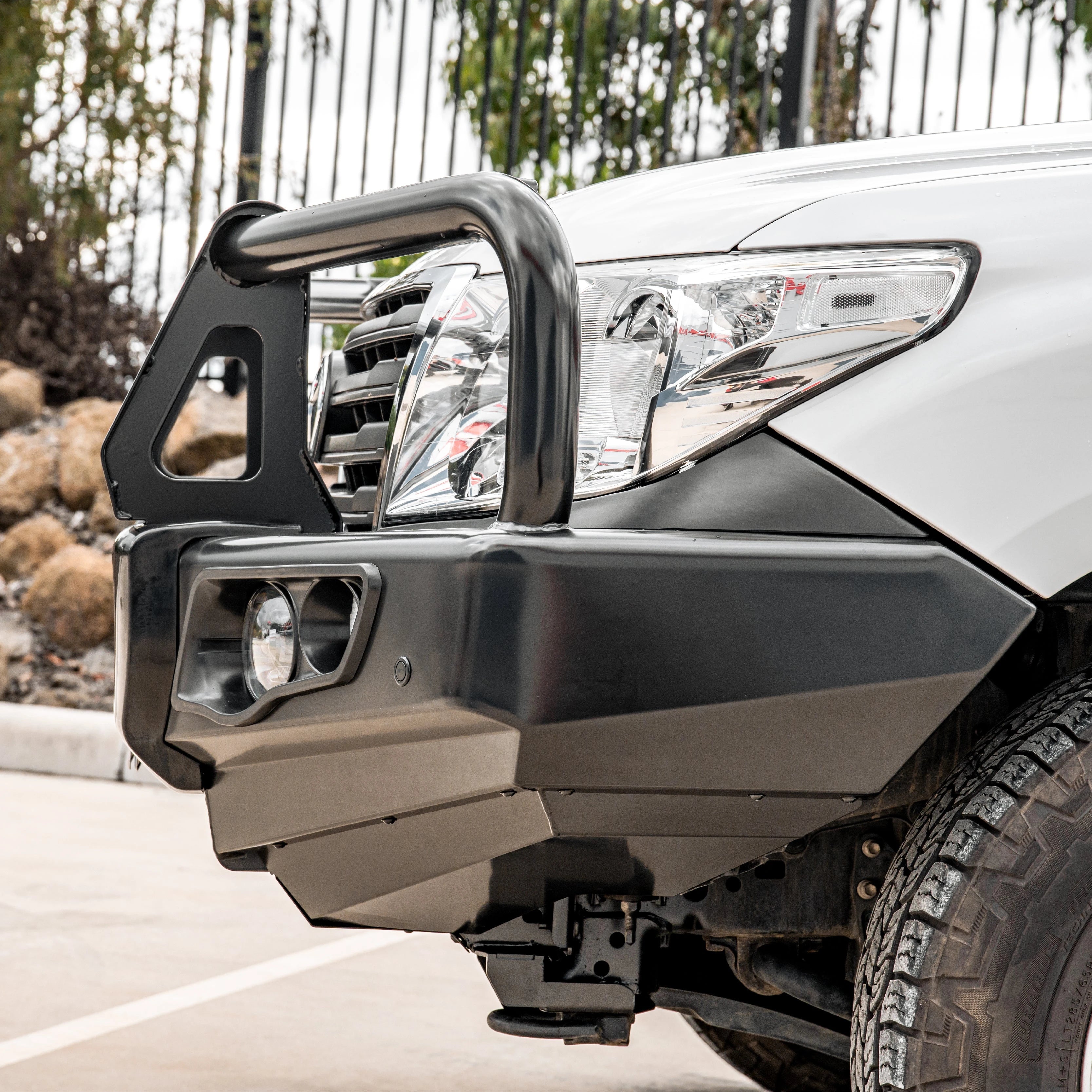 Land Cruiser 200 Series Prefacelift 707-02 Falcon Bull Bar Black A-Frame Package (No Foglight) - SKU MCC-01008-702UP