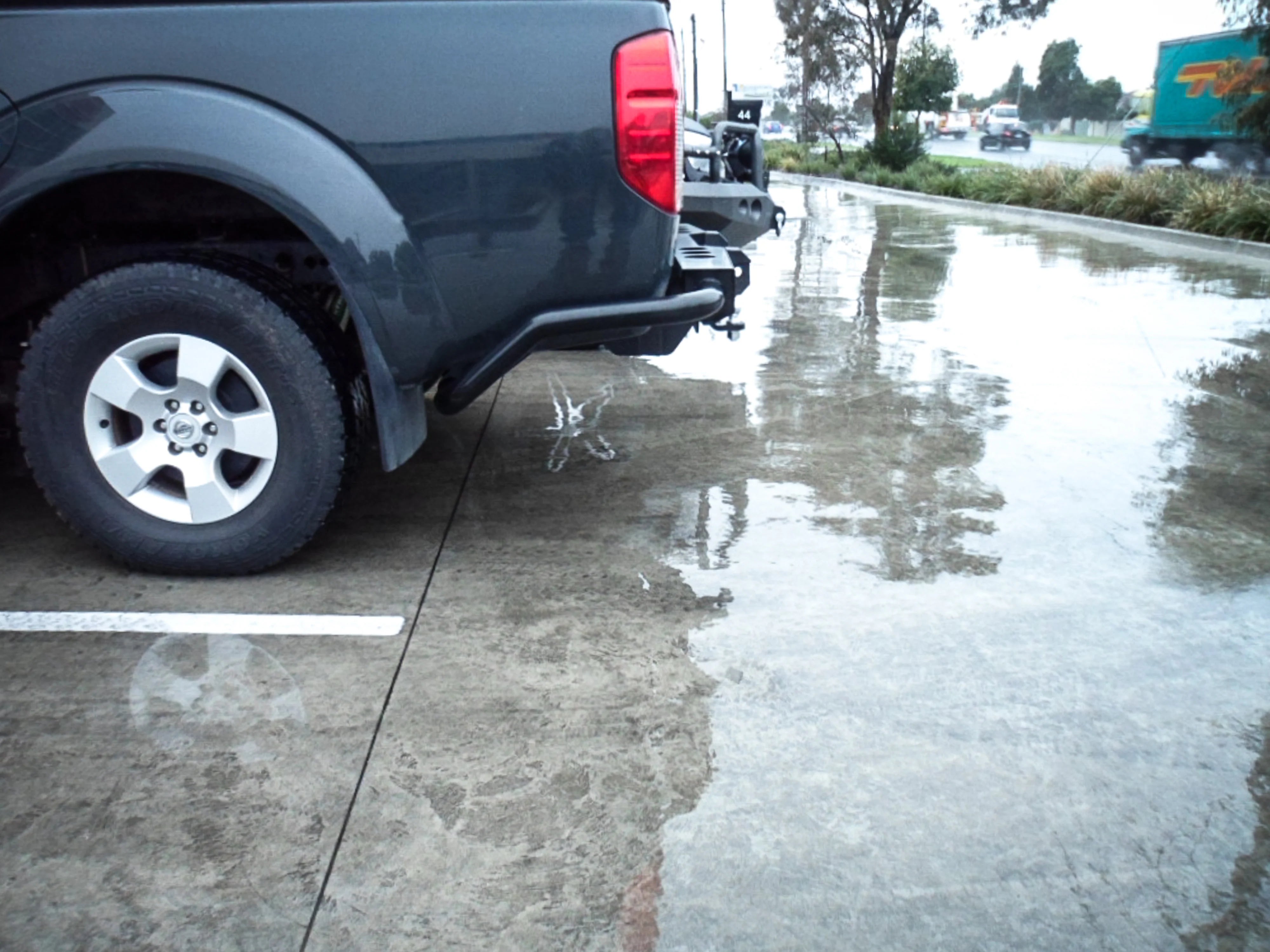 Navara D40 2005-2015 022-03 Jack Rear Bar With Light Kit Package - SKU MCC-03006-203L