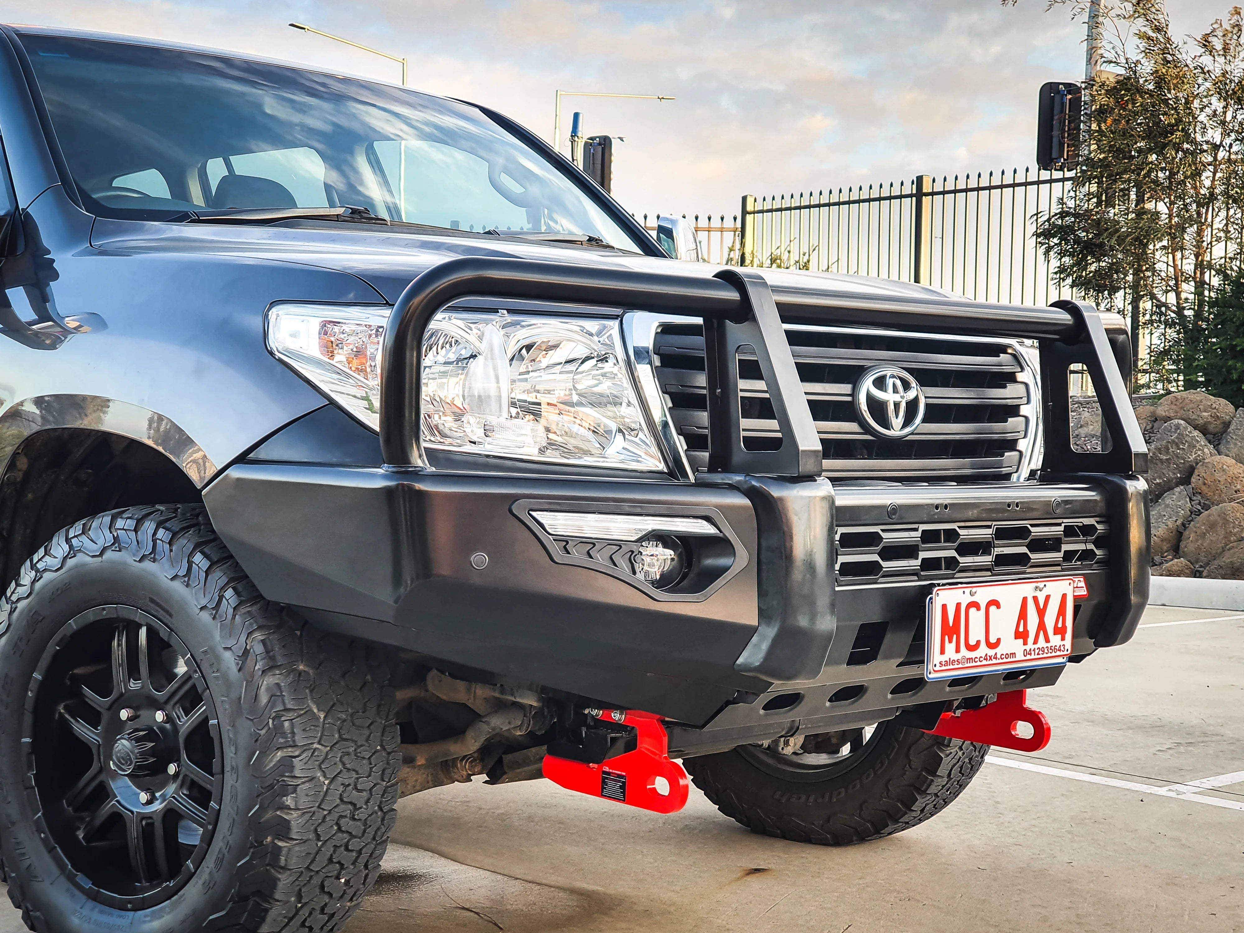 Land Cruiser 200 Series Prefacelift 2007-2015 808-02 Phoenix Bull Bar Black A-Frame Package - SKU MCC-01008-802UP