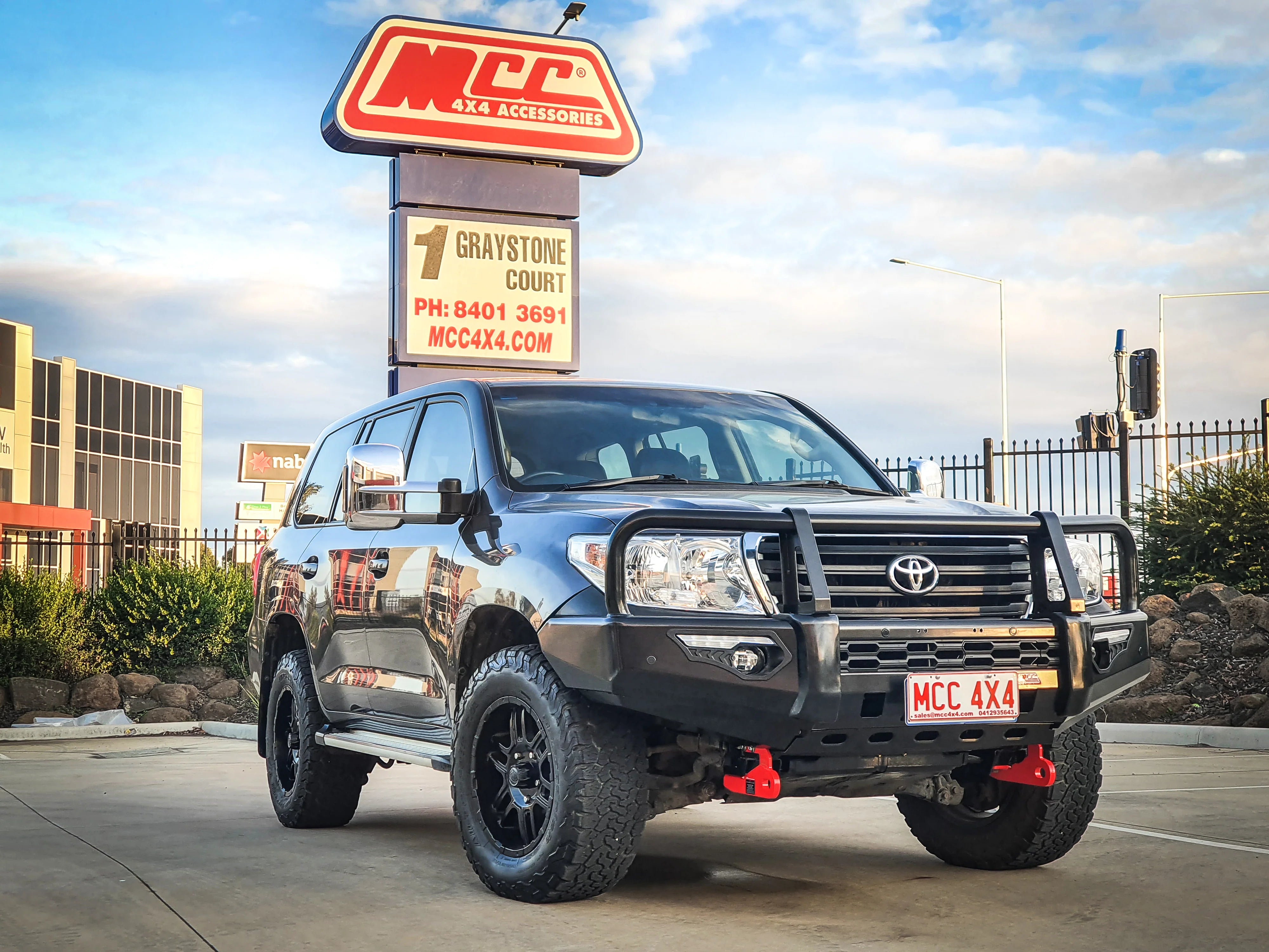 Land Cruiser 200 Series Prefacelift 2007-2015 808-02 Phoenix Bull Bar Black A-Frame Package - SKU MCC-01008-802UP