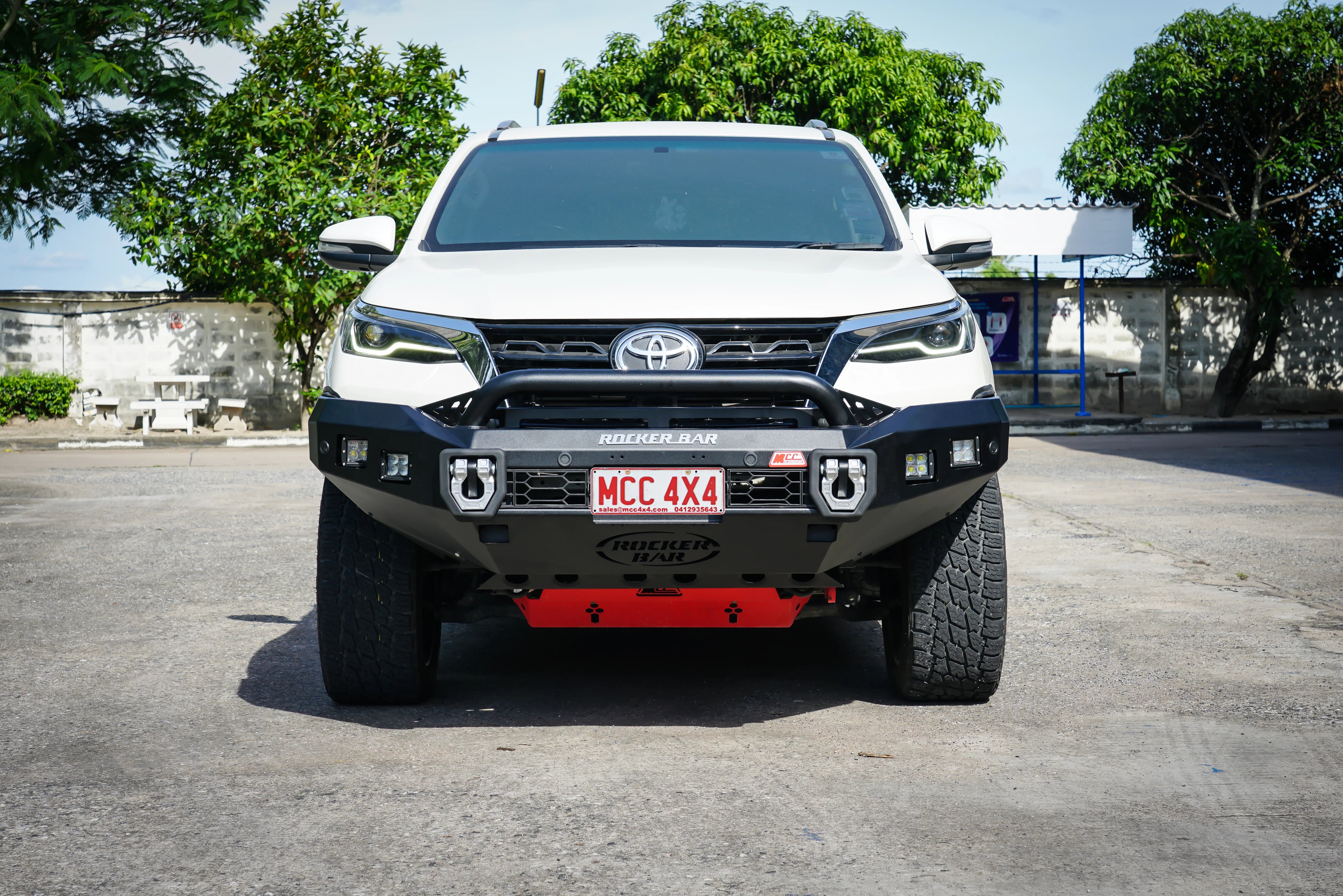 Fortuner 2021-On 078-01SQL Rocker Bull Bar Single Low Loop Package - SKU MCC-01022-7801SQLUP