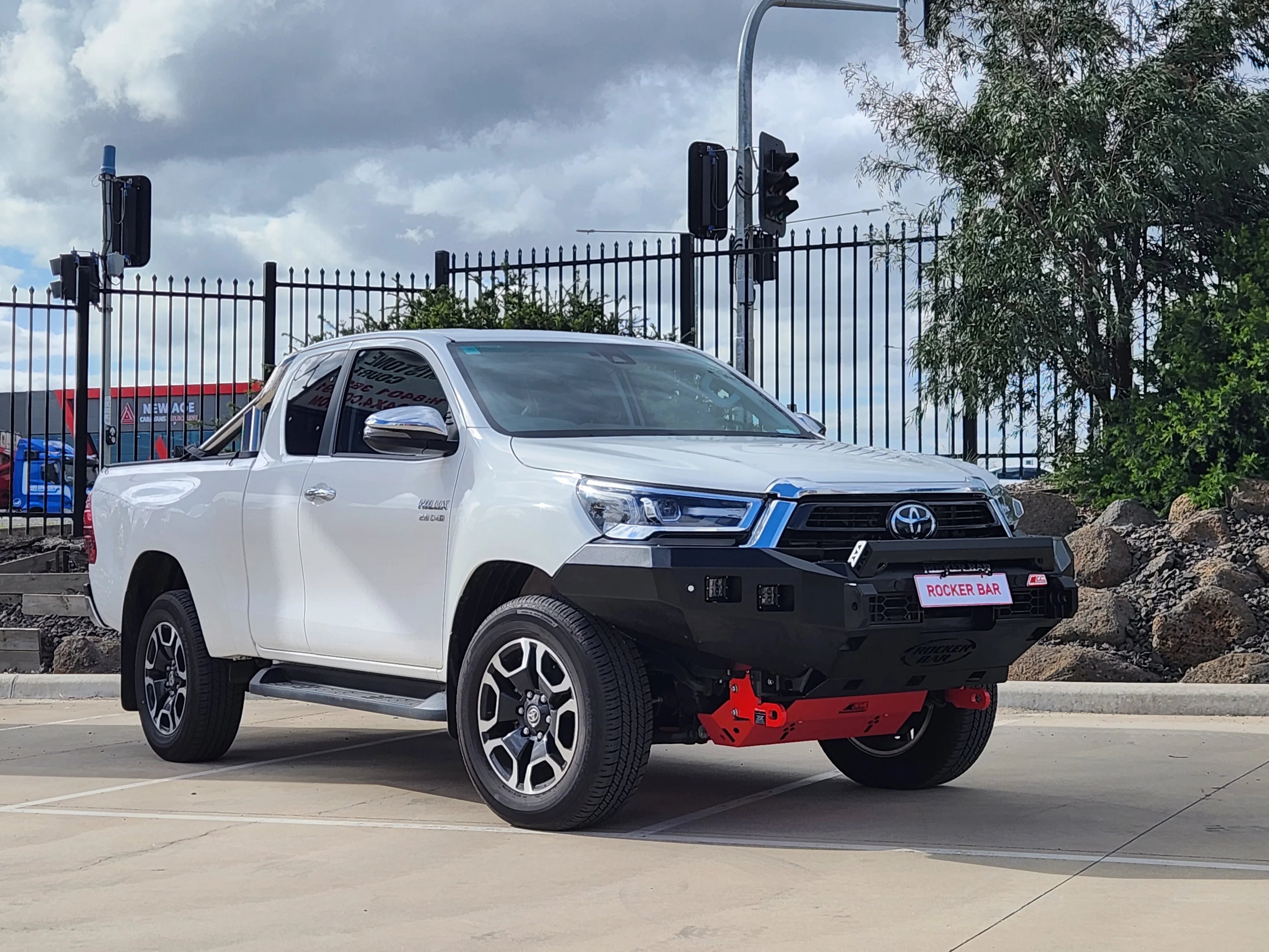 Hilux 2020-On 078-01SQL Rocker Bull Bar Single Low Loops Package - SKU MCC-01021-7801SQLUP