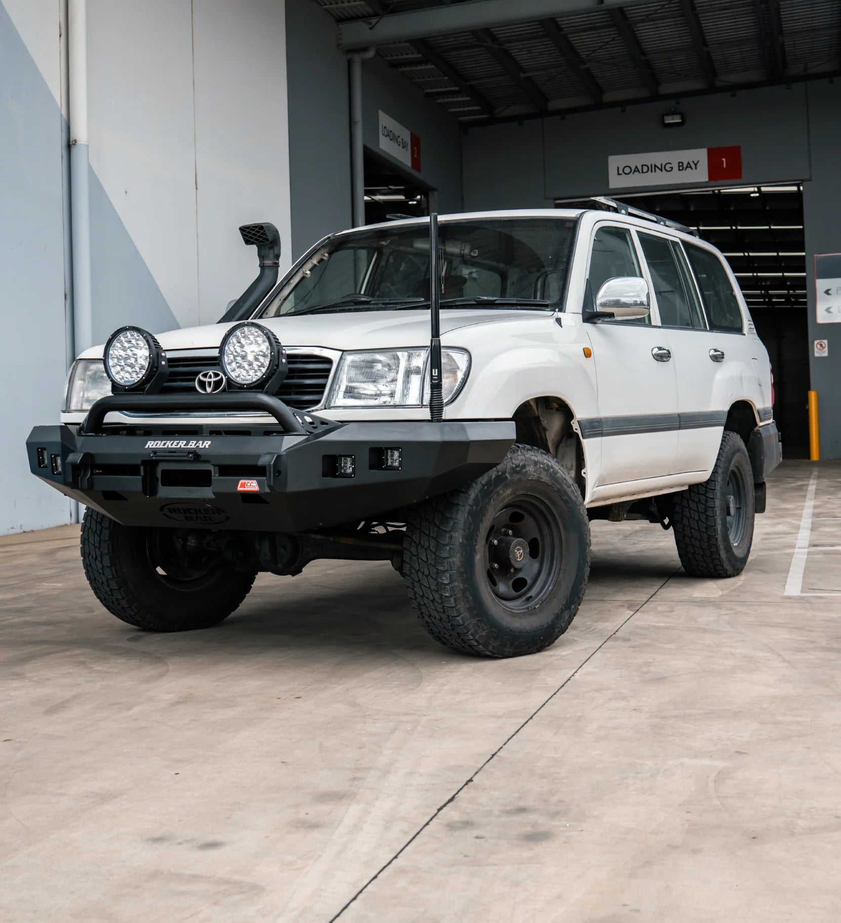 Land Cruiser 100/105 Series 1998-2007 078-01SQL Rocker Bull Bar Single Low Loops Package - SKU MCC-01007-7801SQLUP