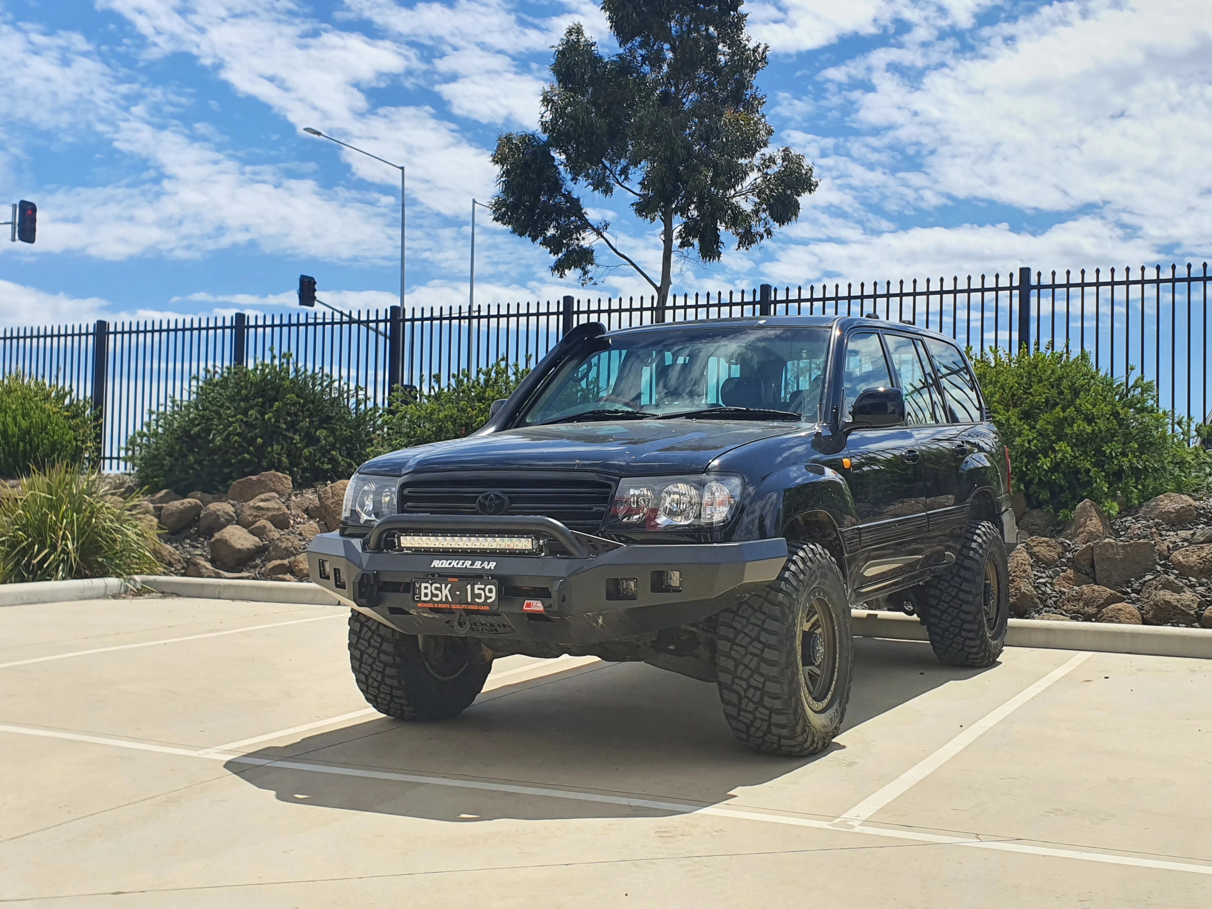 Land Cruiser 100/105 Series 1998-2007 078-01SQL Rocker Bull Bar Single Low Loops Package - SKU MCC-01007-7801SQLUP