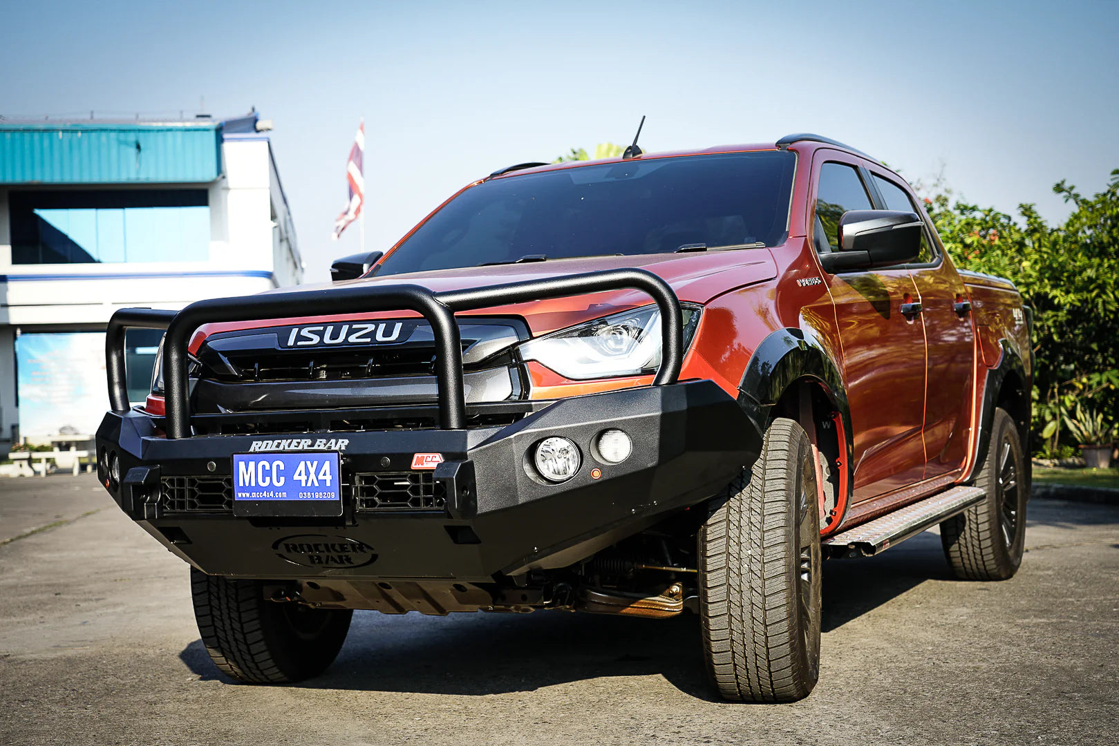 Dmax RG 2020-Present 078-02SQ Rocker Bull Bar Triple Loops Package - SKU MCC-08007-7802SQUP