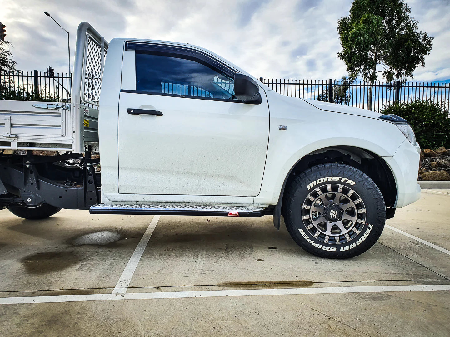 Dmax RG/BT50 TF 2020-On 030-09BS Black Side Step Package - SKU MCC-08007-309BS